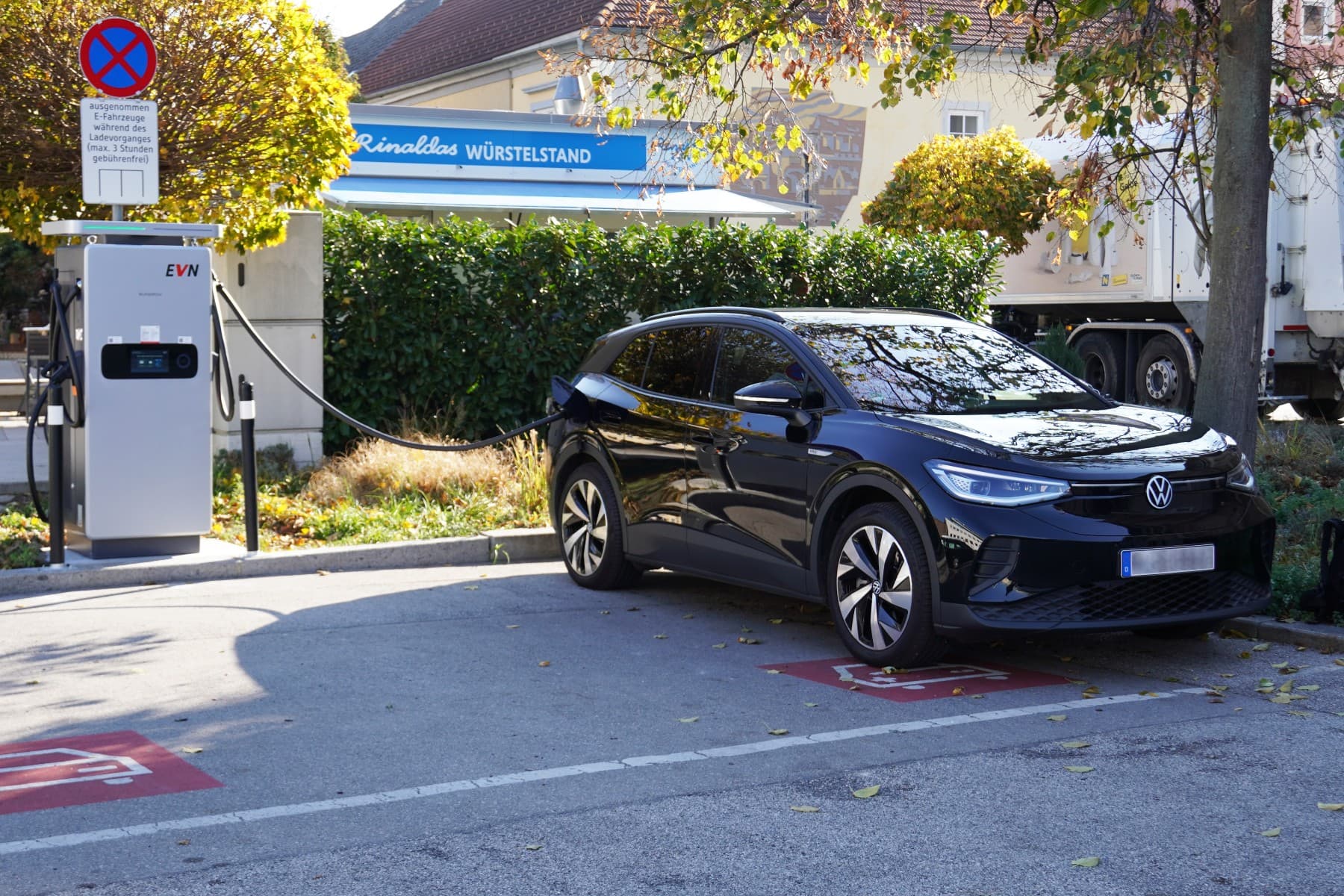 Sungrow Expert Christos Tsegkis: “The combination of PV, storage, and charging is highly attractive”
