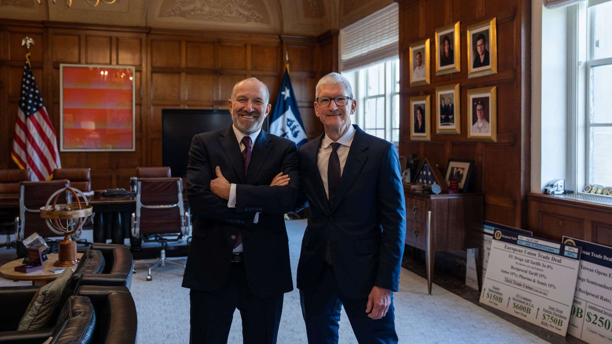 Tim Cook Meets With Commerce Secretary Howard Lutnick Ahead of CEO Transition